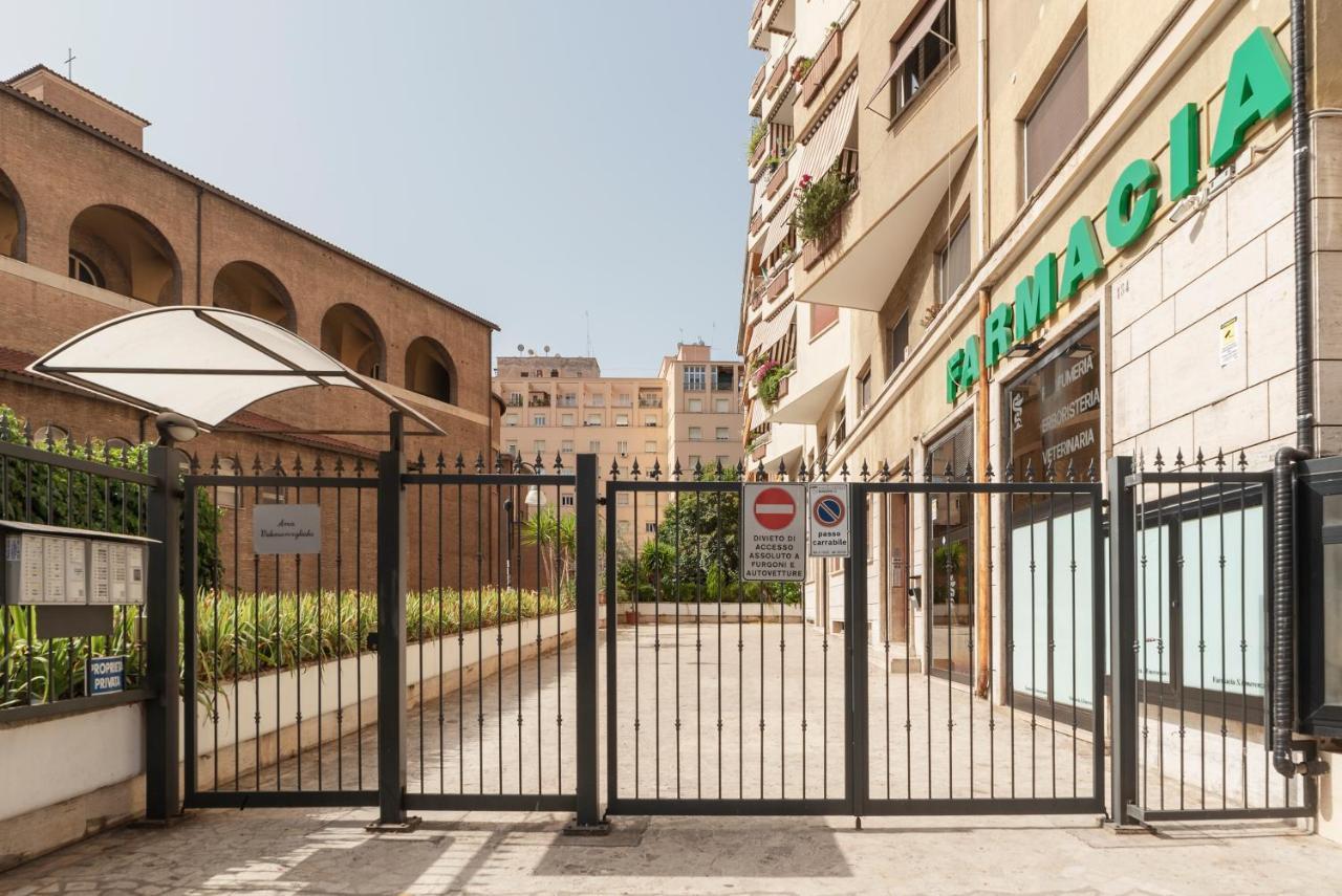 Roomy And Bright Apartment With Terrace Roma Esterno foto