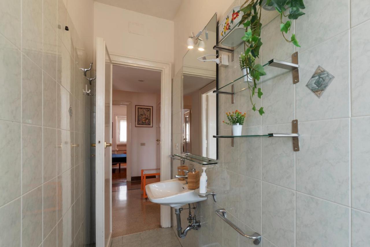Roomy And Bright Apartment With Terrace Roma Esterno foto