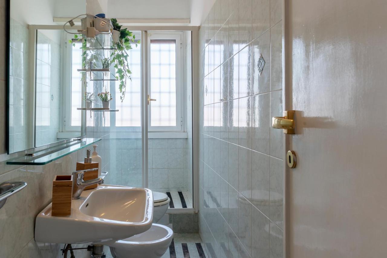 Roomy And Bright Apartment With Terrace Roma Esterno foto