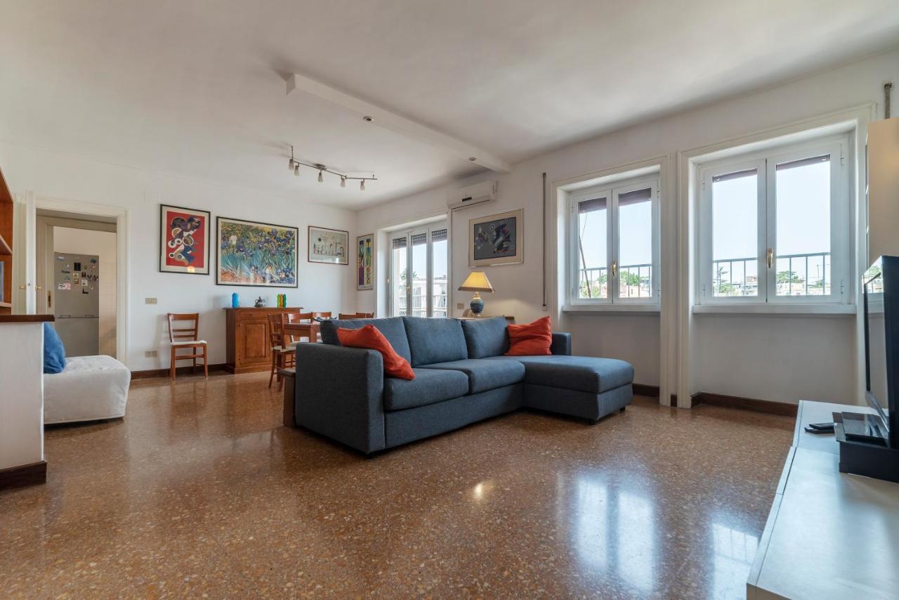 Roomy And Bright Apartment With Terrace Roma Esterno foto