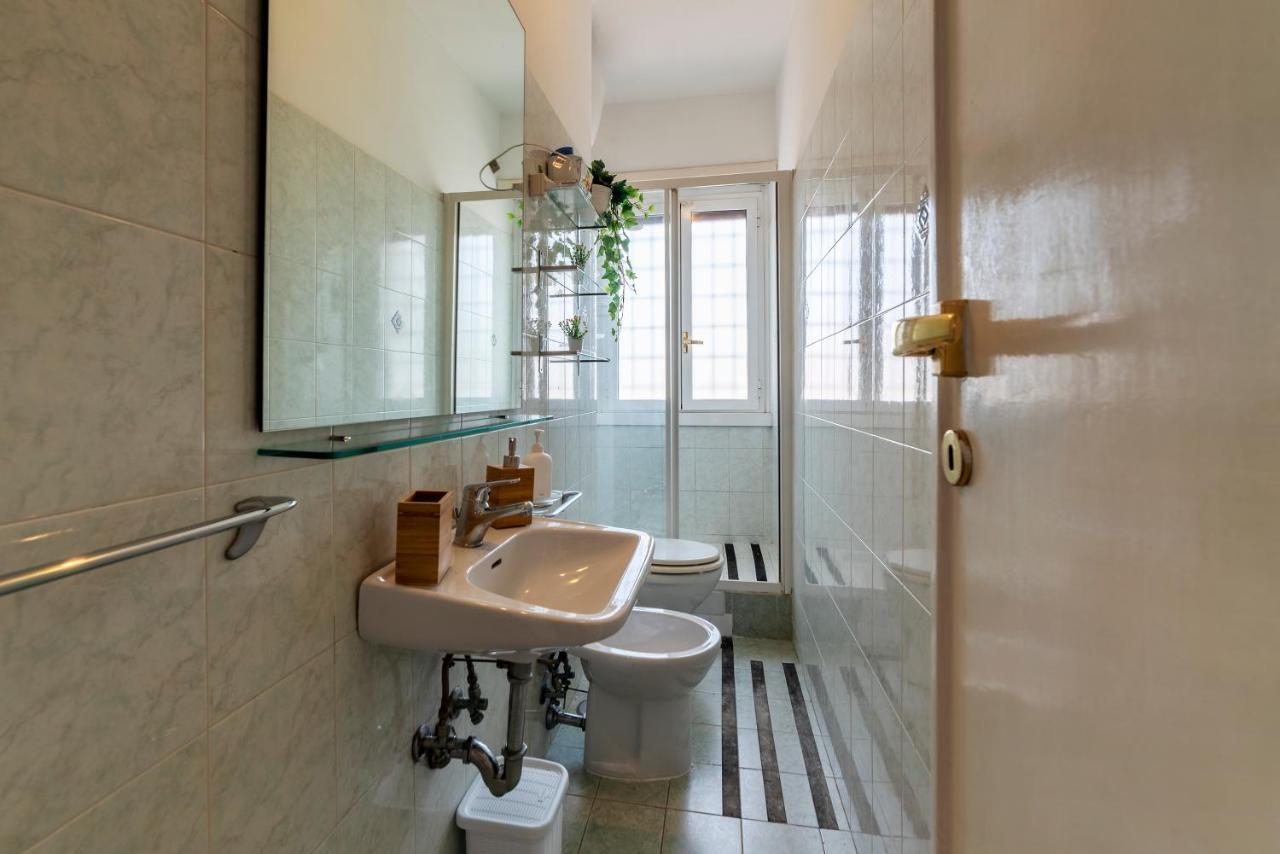 Roomy And Bright Apartment With Terrace Roma Esterno foto